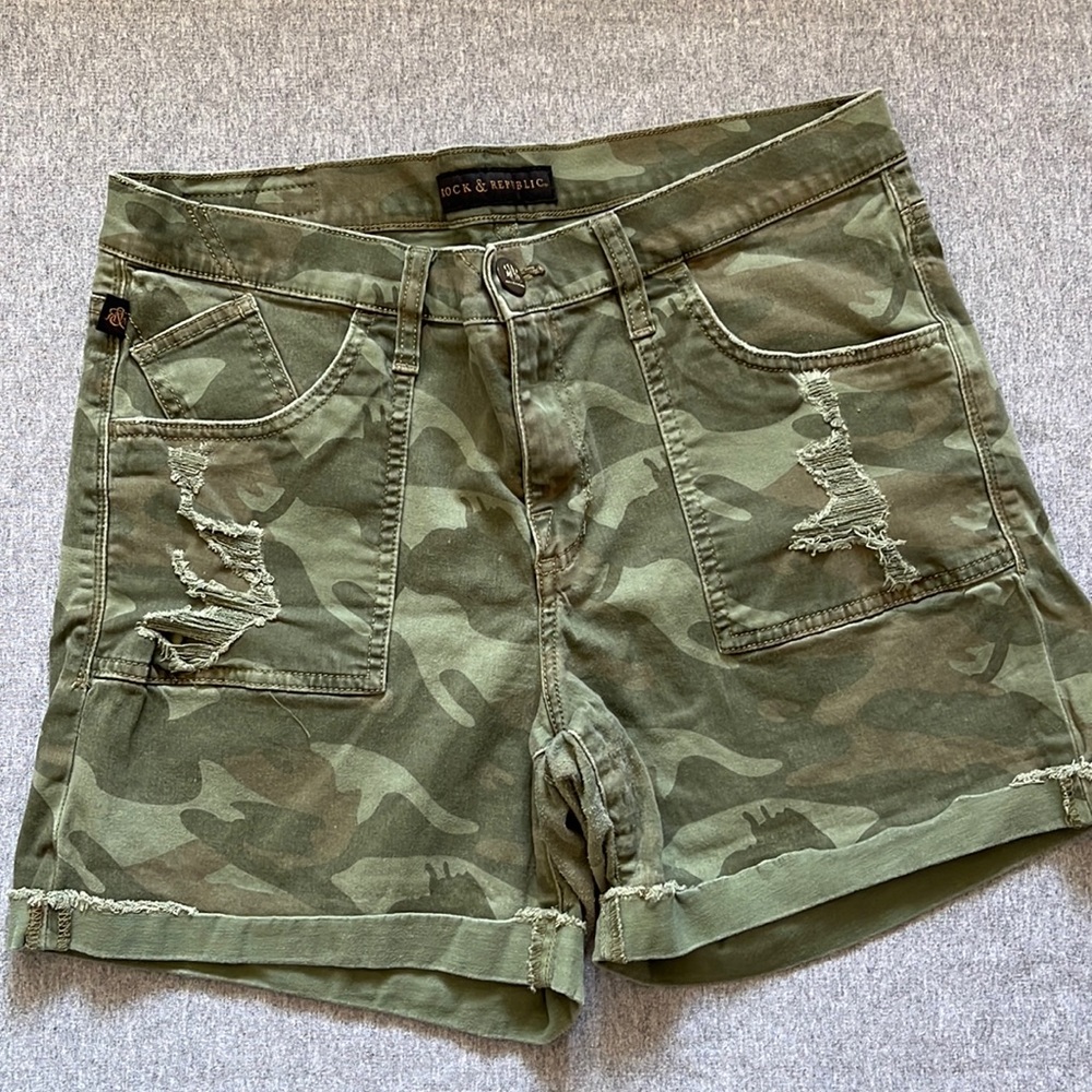 Rock & Republic Green Camo Shorts Size 14